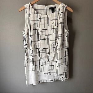 White House Black Market | WHBM | geometric Black and White‎ Tank Small